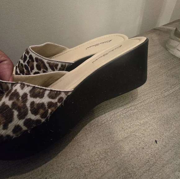 Eddie Bauer Slide Wedge Animal Print Pony Hair shoe - Picture 4 of 7